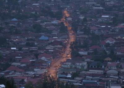 Une ru rwandaise vue de nuit