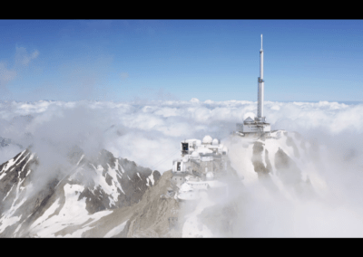 Le Pic du Midi entouré de nuage